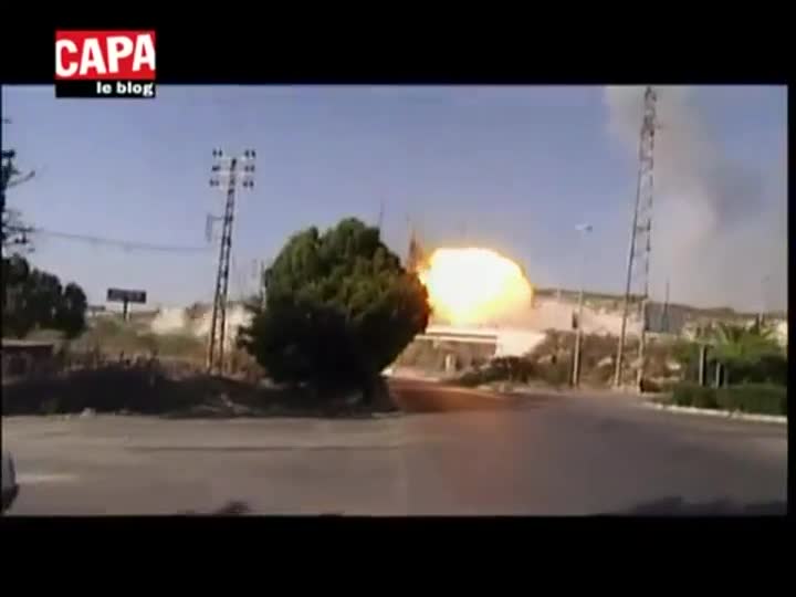 Extrait vidéo du film  Sous les bombes