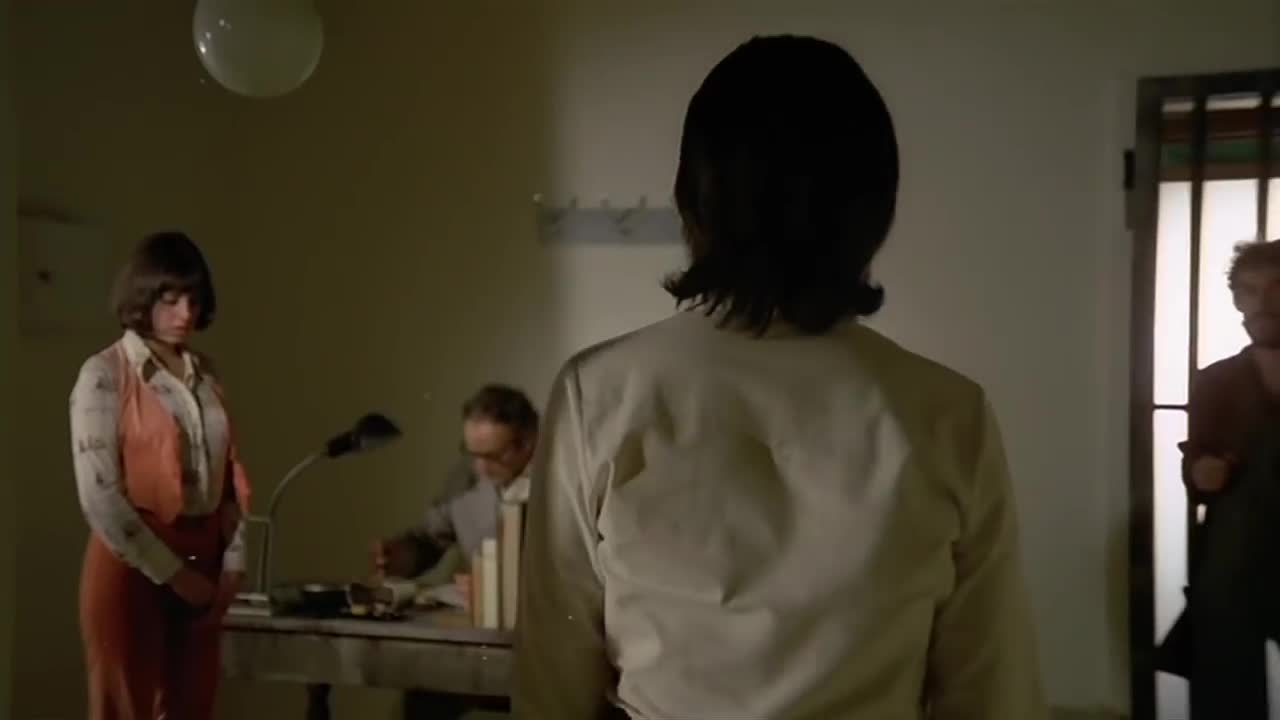 Extrait vidéo du film  Femmes en cage