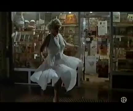 Extrait vidéo du film  Miss Mona