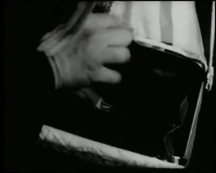 Un extrait du film  Le Port de la drogue