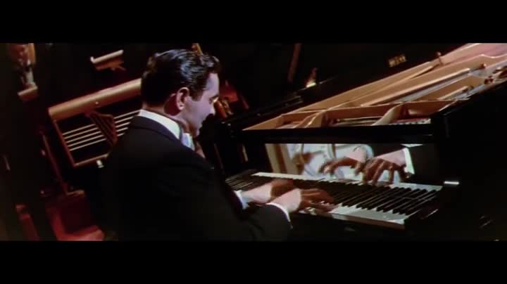 Un extrait du film  Tu seras un homme, mon fils