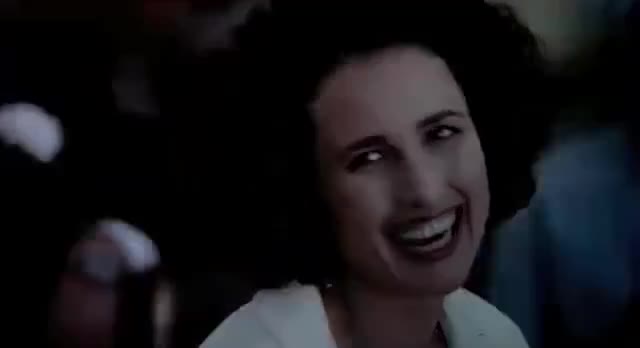 Extrait vidéo du film  4 mariages et 1 enterrement
