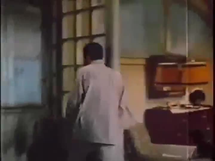 Extrait vidéo du film  Trois bébés sur les bras