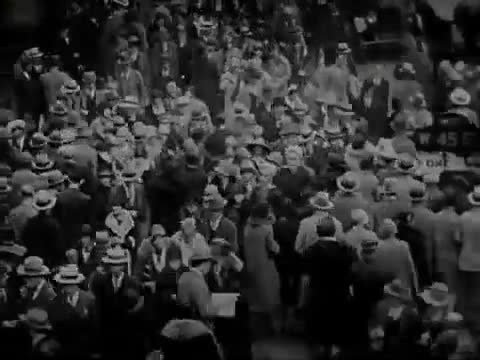 Extrait vidéo du film  La Foule