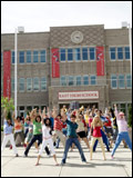 voir la fiche complète du film : High School Musical 2