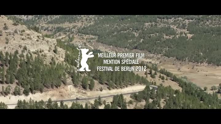 Extrait vidéo du film  Derrière la colline