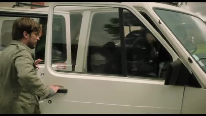 Extrait vidéo du film  Chez nous c est trois !