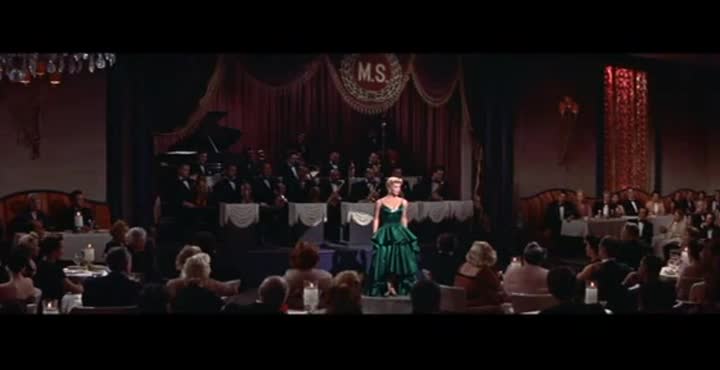 Un extrait du film  Les Pièges de la passion