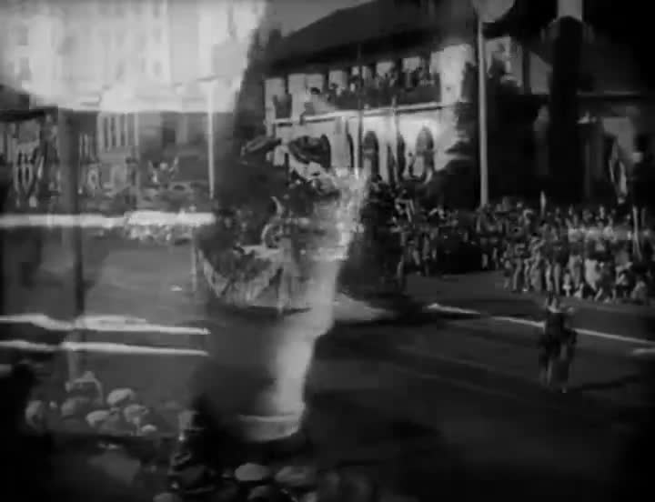 Un extrait du film  Bons pour le service