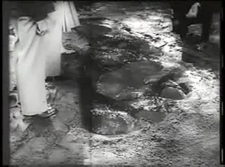Extrait vidéo du film  War of the Colossal Beast