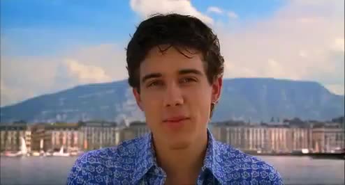 Extrait vidéo du film  Jeune homme