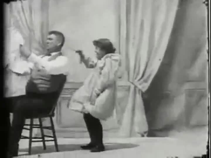 Extrait vidéo du film  Little Mischief
