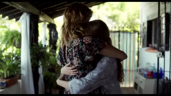 Un extrait du film  Les Filles d Avril