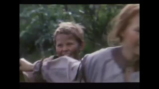 Extrait vidéo du film  Hrafninn flýgur