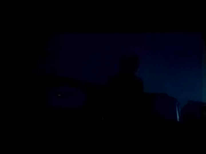 Un extrait du film  Nue pour l assassin