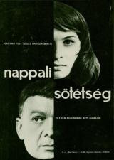 voir la fiche complète du film : Nappali sötétség