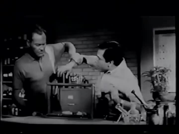 Un extrait du film  Hand of Death