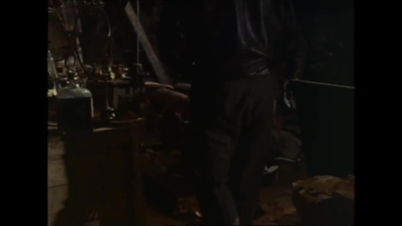 Extrait vidéo du film  Le Cadavre qui tue