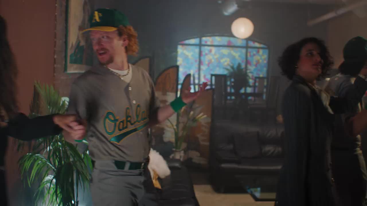 Extrait vidéo du film  The Unauthorized Bash Brothers Experience