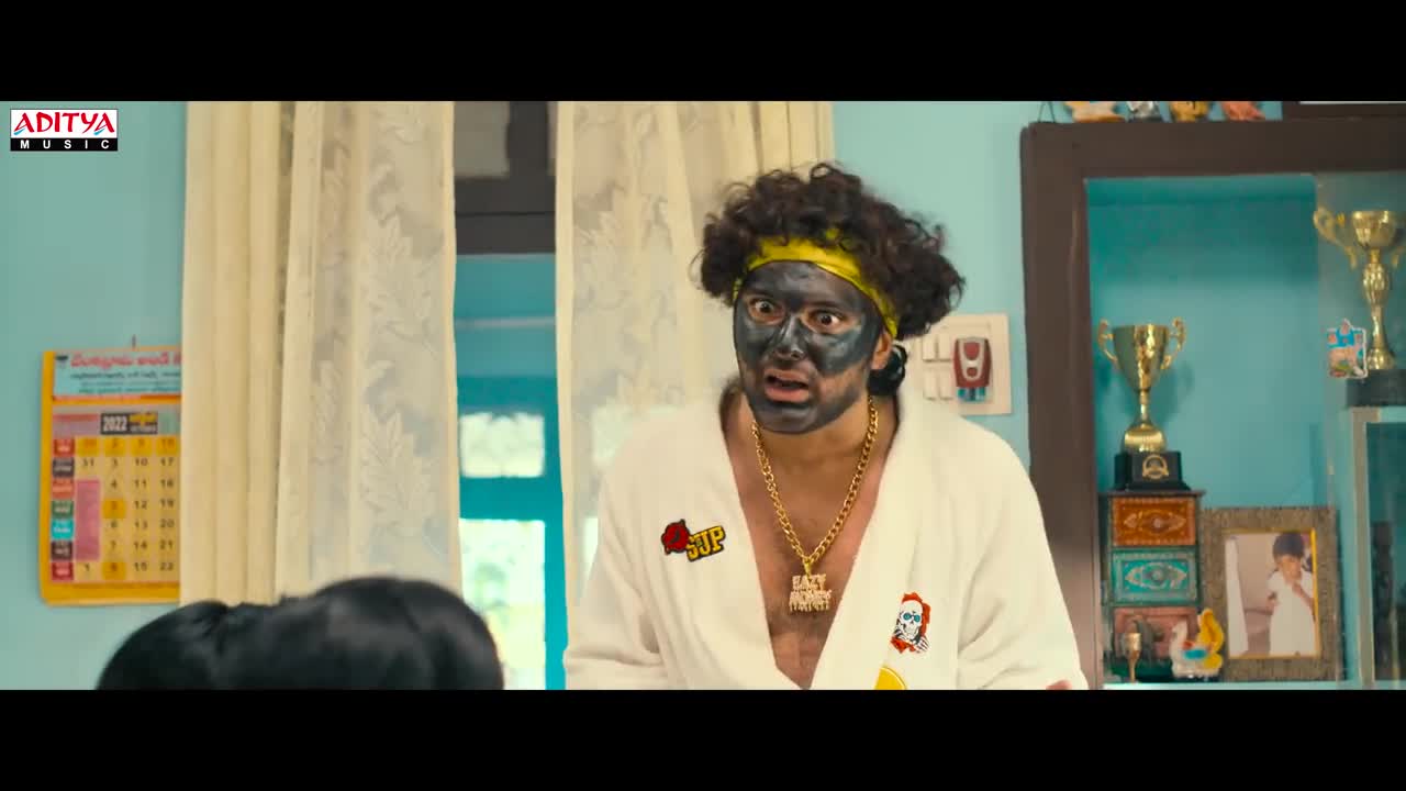Extrait vidéo du film  Tillu Square