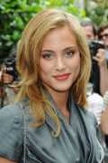 Nora Arnezeder