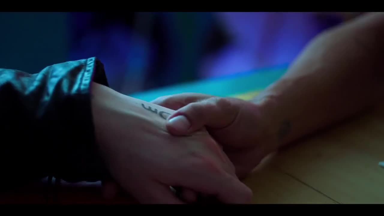 Extrait vidéo du film  Glitter & Doom