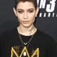photo de Asia Kate Dillon