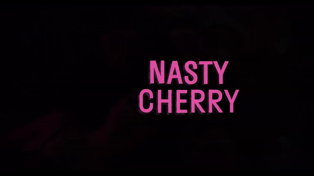 Un extrait de la série  I m with the band : nasty cherry