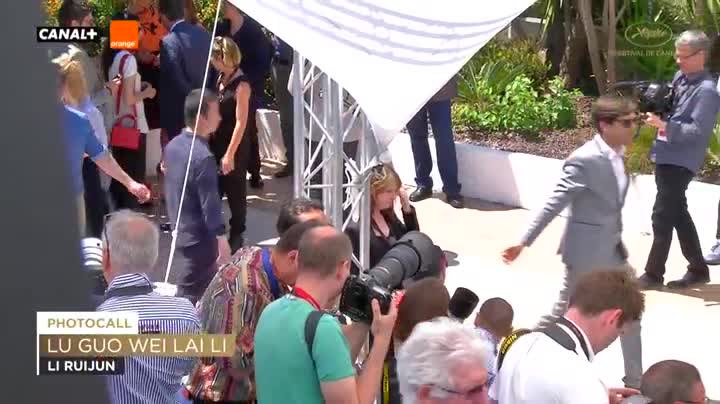 Extrait vidéo du film  Walking Past the Future