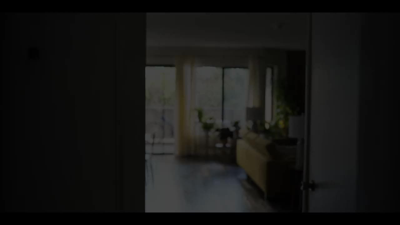 Un extrait de la série  Unbelievable